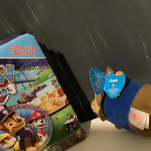 Paw Patrol mini Beanie baby and look and find book - Picture 3 of 5